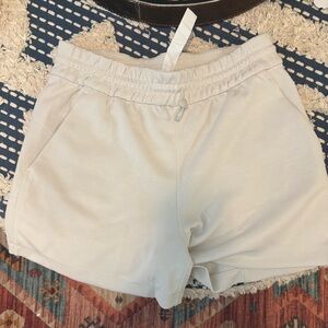 Lululemon soft stream high rise short size 6